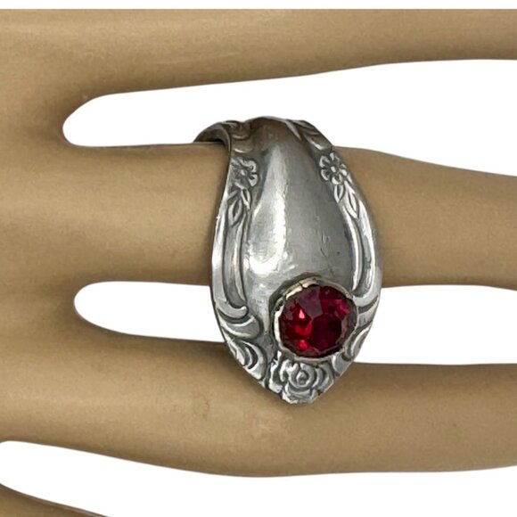Antique Reed & Barton Stainless Steel Rose Spoon Ring With Red Crystal  Size 7.5 - Picture 2 of 11